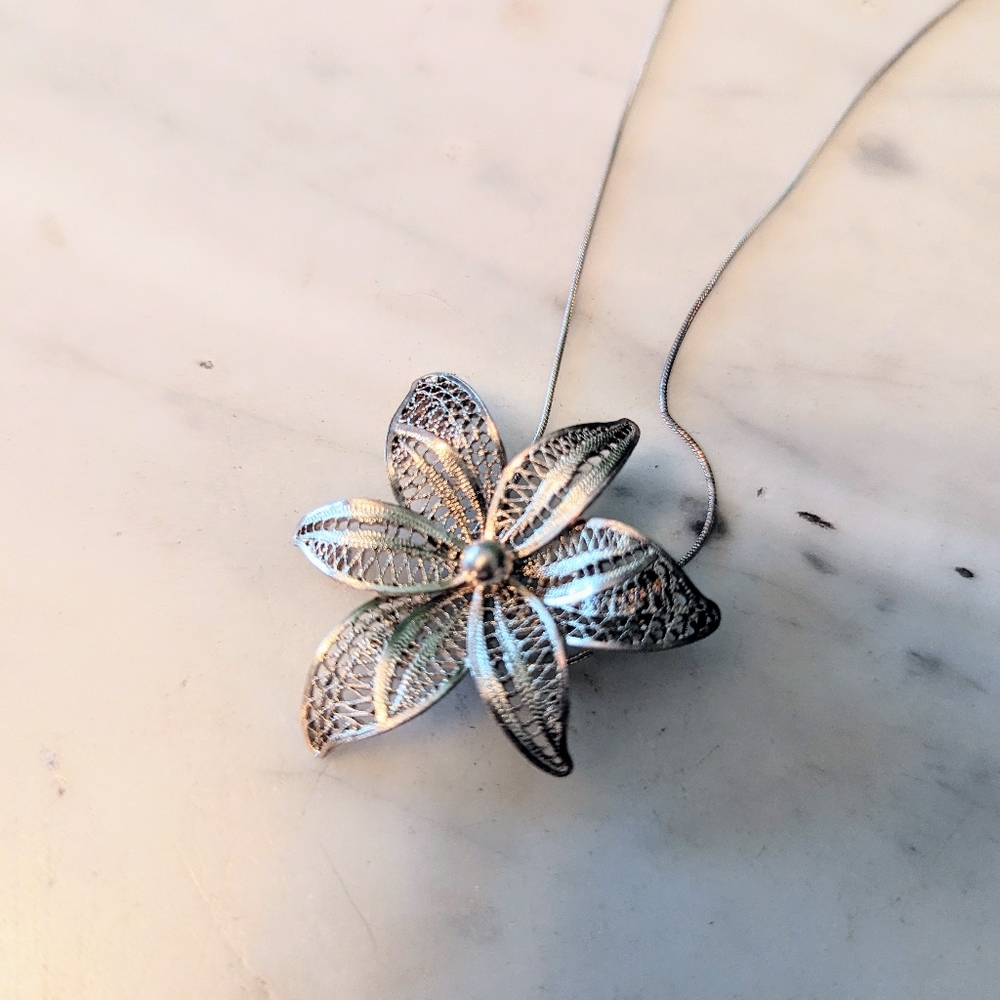 Flower necklace